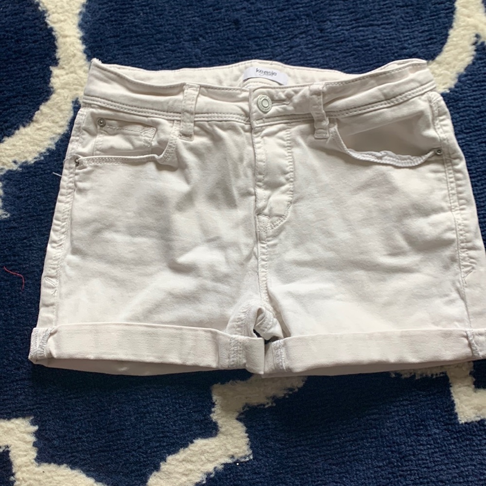 low waisted white jean shorts. can be rolled or unrolled.